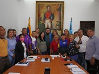 Gobernador Ernesto Luna acuerda activación de un plan quirúrgico para docentes.