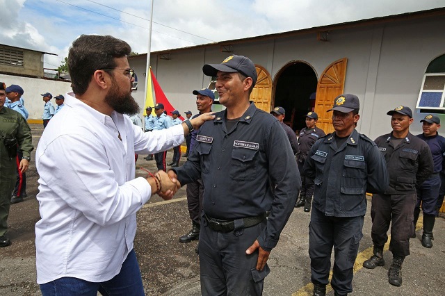 Gobernador Ernesto Luna dotó 38 estaciones de PoliMonagas.
