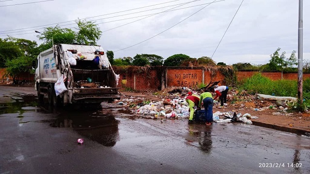 Alcaldía de Maturín sanea punto de acumulación de basura detrás de la UDO.