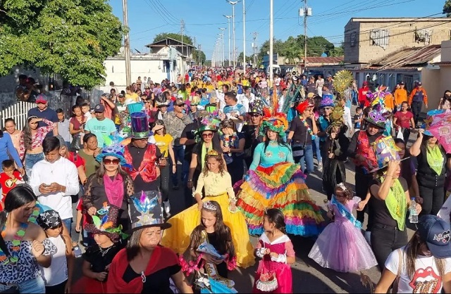 Más de 30 planteles del municipio Cedeño participan en desfile “Brillo y Color de mi Venezuela”.