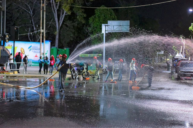 Alcaldía de Maturín desplegó 120 trabajadores para sanear la Raúl Leoni durante el Carnaval