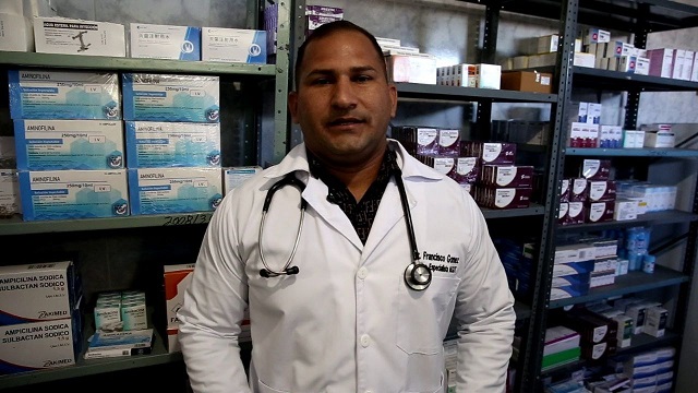 Gobernador Ernesto Luna dota con insumos médicos a centros de salud en Maturín.