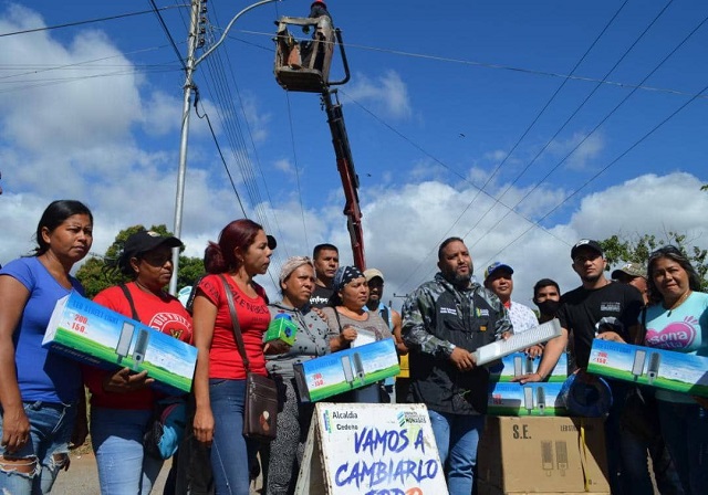 Recuperan alumbrado público en el sector Viento Fresco del municipio Cedeño.