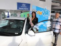 Entregan carro cero kilómetros a Gladys Rivas, la reina del Carnaval de Maturín.