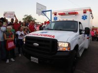 Gobernador Ernesto Luna entrega ambulancia nueva para población del municipio Uracoa.