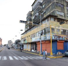 Alcaldía instala sistema de semáforos inteligentes en la avenida Juncal con calle Ribas de Maturín
