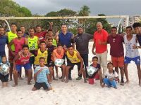 Dotan de implementos deportivos a selecciones de fútbol playa de Monagas