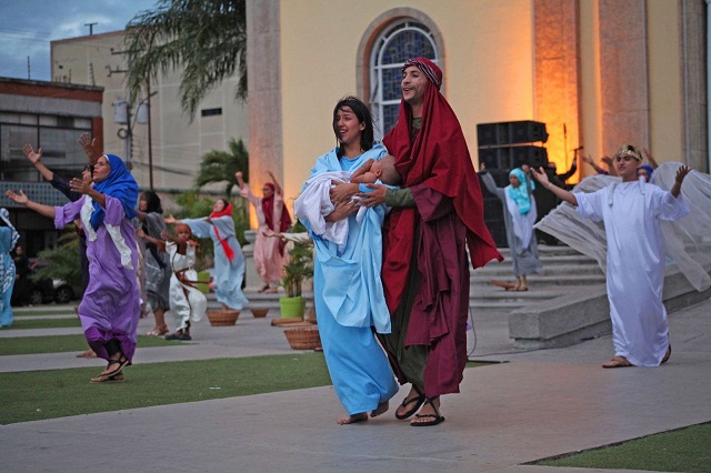 Más de 120 artistas escenifican vida y muerte de Jesucristo en la plazoleta de la Catedral de Maturín
