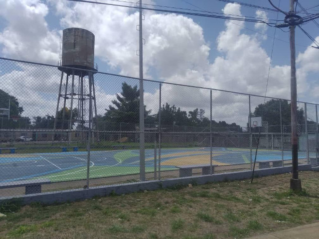 Colocarán techo a la cancha de usos múltiples del sector Las Piñas de Boquerón