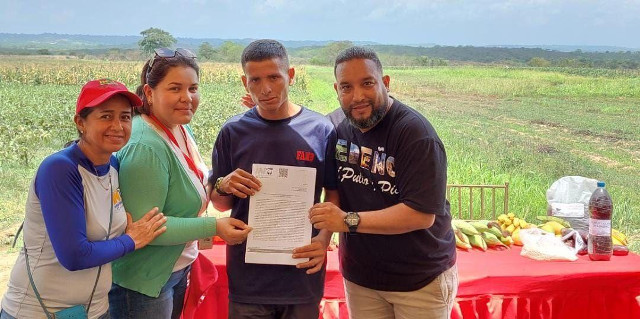 Adjudican 43 títulos de tierra a campesinos en el municipio Cedeño