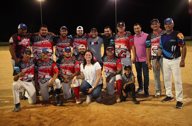 Entregan completamente rehabilitado el estadio de béisbol de Jusepín.