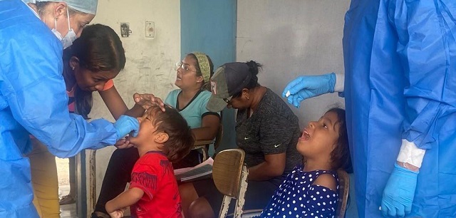 Niños y niñas del sector 4 de Febrero en Maturín recibieron atención médico-asistencial.