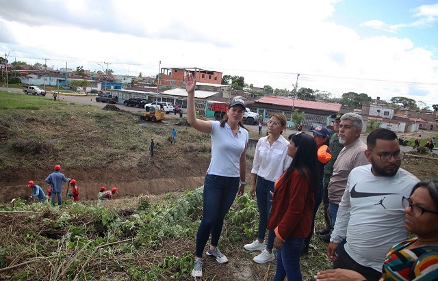 Inician saneamiento mecanizado en 43 caños de Maturín.