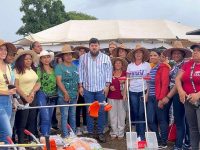 Gobernador Ernesto Luna entregó insumos para siembra de maíz a 108 mujeres conuqueras