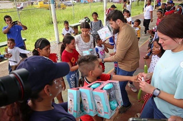 El programa “Amor en Acción” atendió a los pequeños del sector Plantación, parroquia Boquerón, anunció la alcaldesa Ana Fuentes en sus redes sociales.