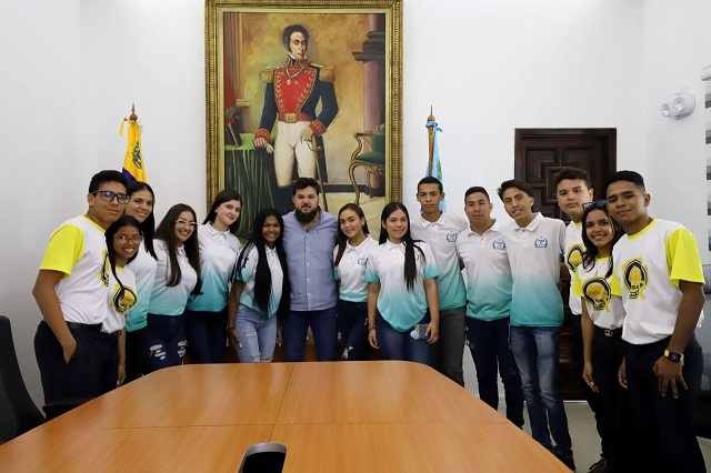 Gobernador Ernesto Luna aplaudió proyectos comunitarios de estudiantes de dos liceos de Punta de Mata