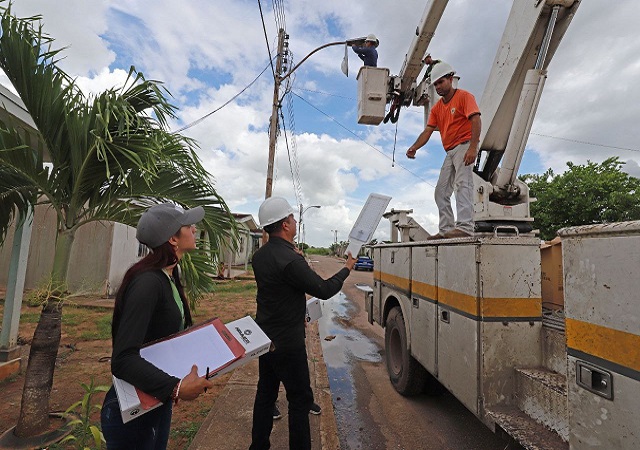 Instalan luminarias tipo Led en el municipio Santa Bárbara de Tapirín.