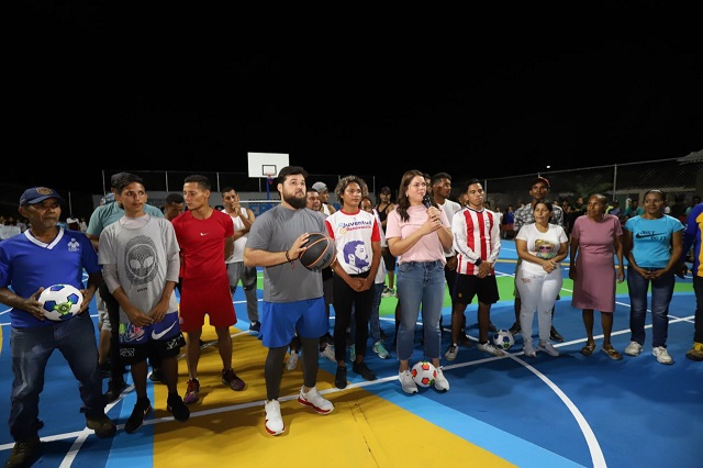 Entregan cancha de Santa Elena de la Piñas totalmente rehabilitada.