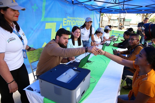 Emprender Joven realiza este viernes tercera jornada de registro en plaza de la Catedral.