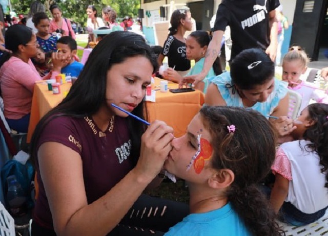 Atienden a niños y niñas el sector El Barril de La Pica son atendidos por el programa “Amor en Acción”.