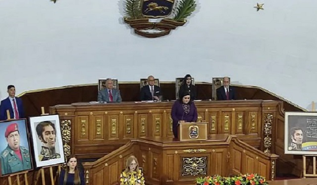 Generala Gloria Castillo leyó Acta de la Declaración de Independencia de Venezuela en la AN.