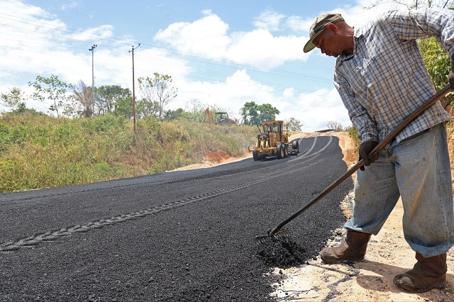 Refuerzan vía provisional de la Troncal 10 en el municipio Punceres.