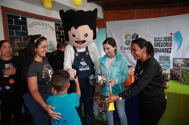 Fundación Niño Simón Monagas agasaja a niños con necesidades especiales.