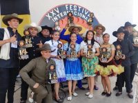 Entregan galardones a ganadores del XXV Festival Internacional Sol de Caicara.