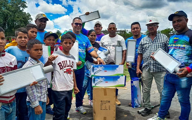 Más de 740 luminarias se han colocado en Sotillo.