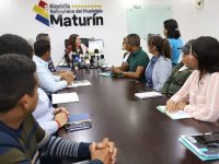 Alcaldesa Ana Fuentes anuncia nueva etapa de instalación de semáforos.