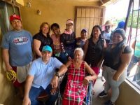 Maldonado entregó ayudas técnicas a vecinos de Los Barrancos de Fajardo.