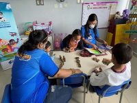 Con entrega y dedicación atienden a niños del HUMNT en el aula “Rayito de Luz”.
