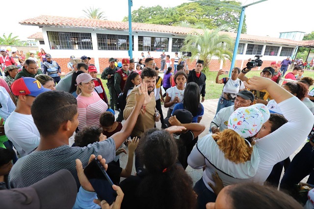 Gobernador Ernesto Luna lleva mega jornada Por Mi Monagas del Alma al municipio Piar.
