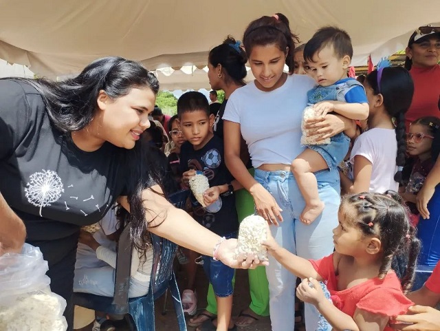 Realizan jornada de acción social para habitantes de Santa Bárbara de Tapirín.