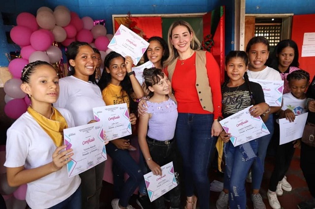Primera Dama de Monagas acompañó la certificación de saberes de niños del IEMFA.