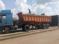 Alcaldía retira 120 toneladas de desechos del mercado Los Bloques de Maturín.
