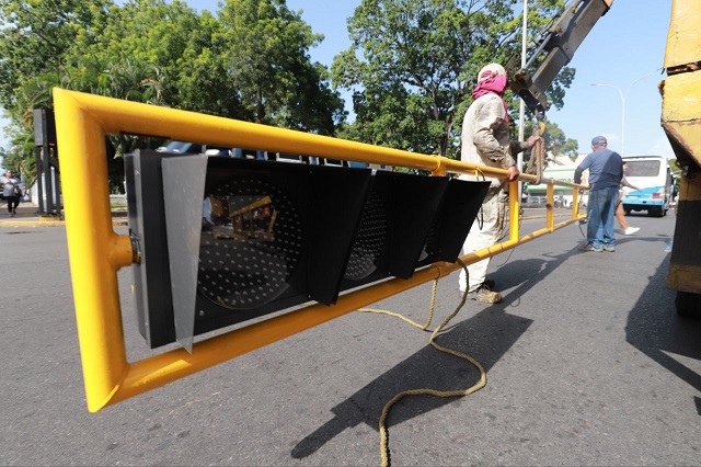 Alcaldía de Maturín colocó semáforos en 3 nuevas intersecciones de la ciudad.
