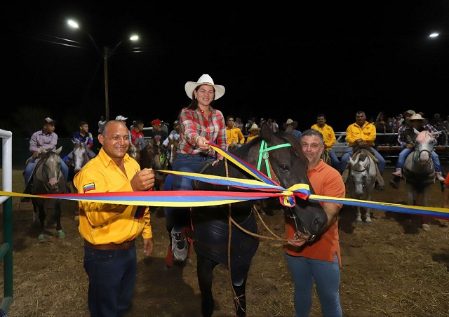 Alcaldesa Ana Fuentes entregó rehabilitada la Manga de Coleo de Jusepín.