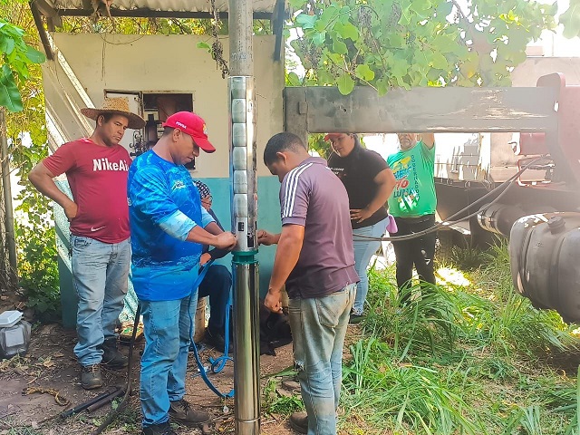 Activan pozo de agua que atiende el casco central de Santa Bárbara de Tapirín.