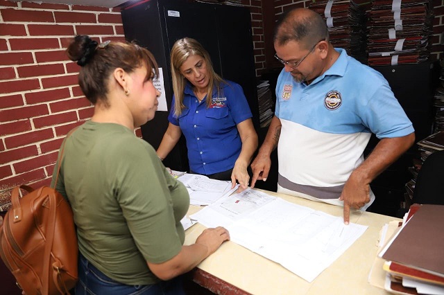 Alcaldesa Ana Fuentes agiliza trámites catastrales para un mejor servicio a los usuarios.