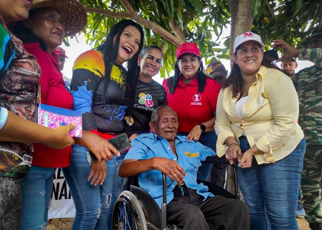 Plan Amor en Acción atiende a familias de Las Babas y Uverito en Sotillo.