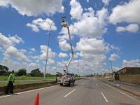 Alcaldía de Maturín afina iluminación en la ruta de acceso al Estadio Monumental.