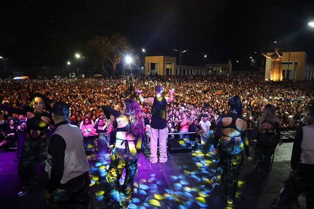 Miles de monaguenses celebraron con un “Canto por El Esequibo”.