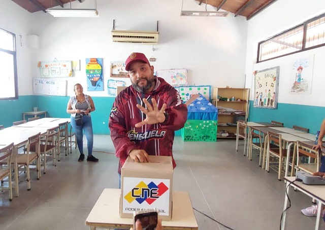 Alcalde Daniel Monteverde participa junto al pueblo del municipio Cedeño en simulacro electoral.