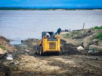 Alcaldía de Sotillo realizó limpieza de rampa fluvial en Barrancas del Orinoco.