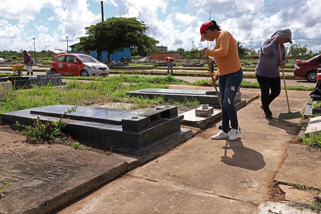 Alcaldía despliega operativo especial en cementerios de Maturín.