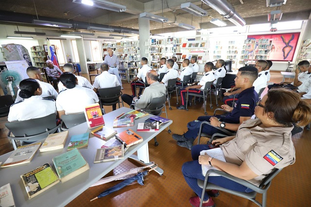 En Maturín intelectuales realizan conversatorio sobre El Esequibo.