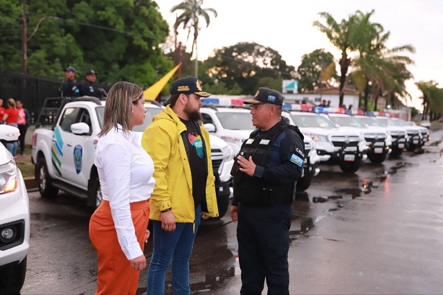 Gobernador Ernesto Luna entregó 12 nuevas radiopatrullas a PoliMonagas.