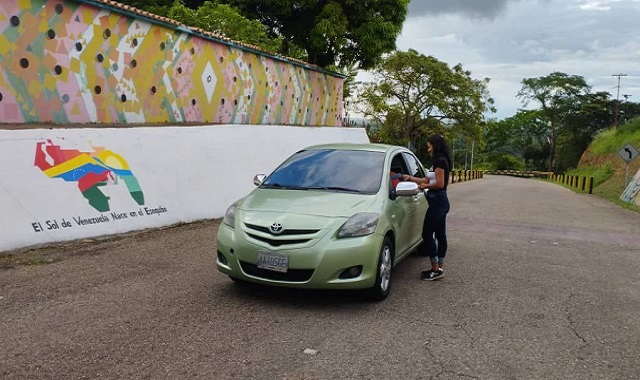 Arranca entrega de volantes sobre el Esequibo en Santa Bárbara de Tapirín.