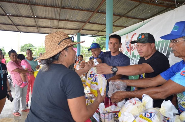 Distribuyen combos proteicos en comunidades del municipio Cedeño.